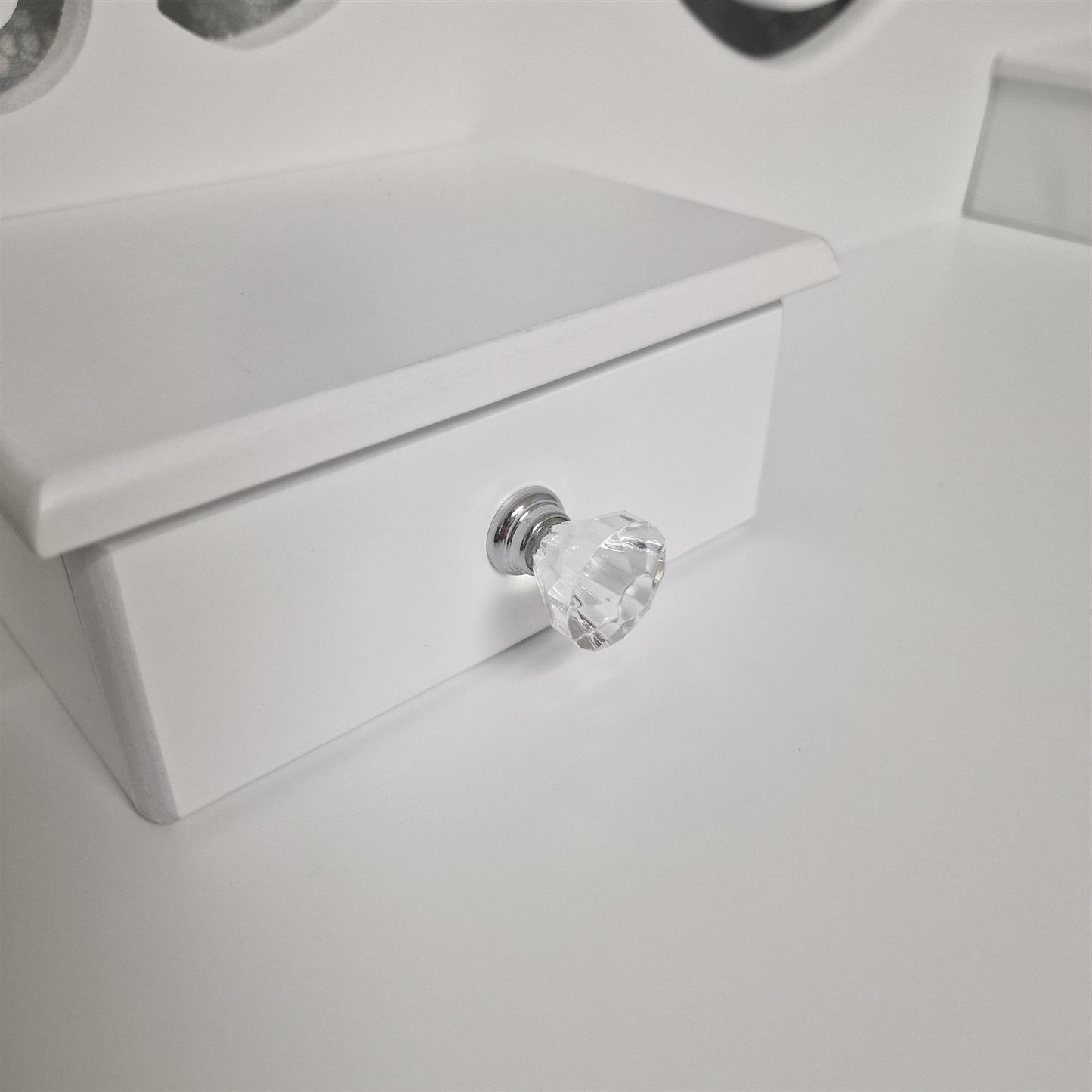 DOUBS Dressing Table with Heart Shaped Mirror and Stool Makeup Vanity Mirror Hollywood Table