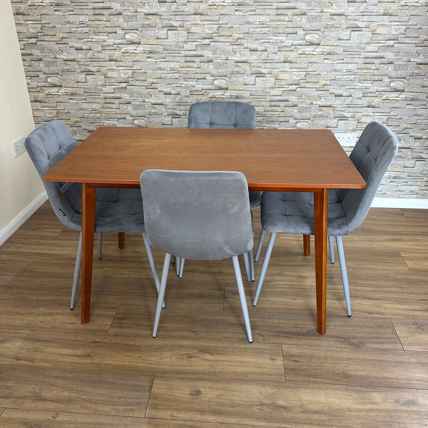 DOUBS Dining Table and 4 Grey Velvet Chairs Set Walnut Effect Design