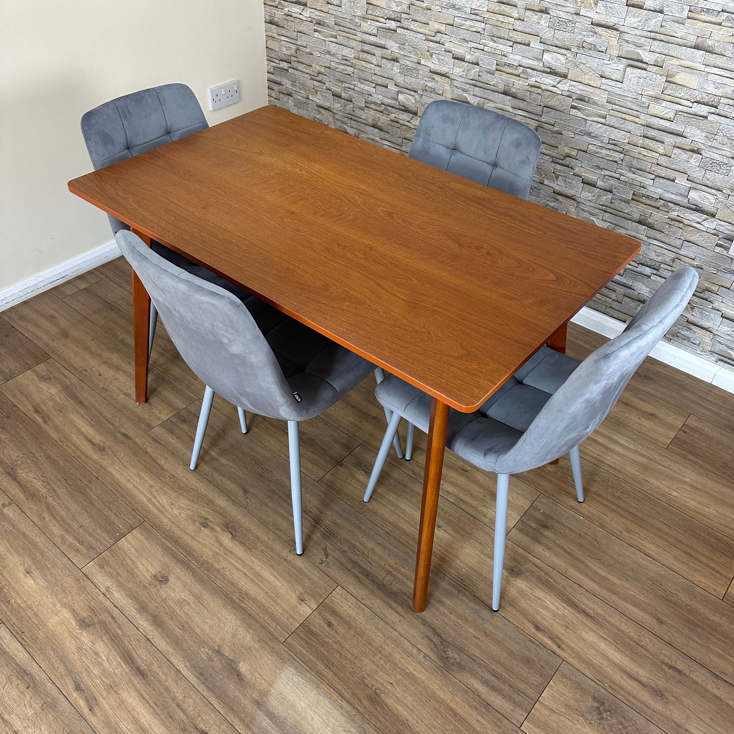 DOUBS Dining Table and 4 Grey Velvet Chairs Set Walnut Effect Design