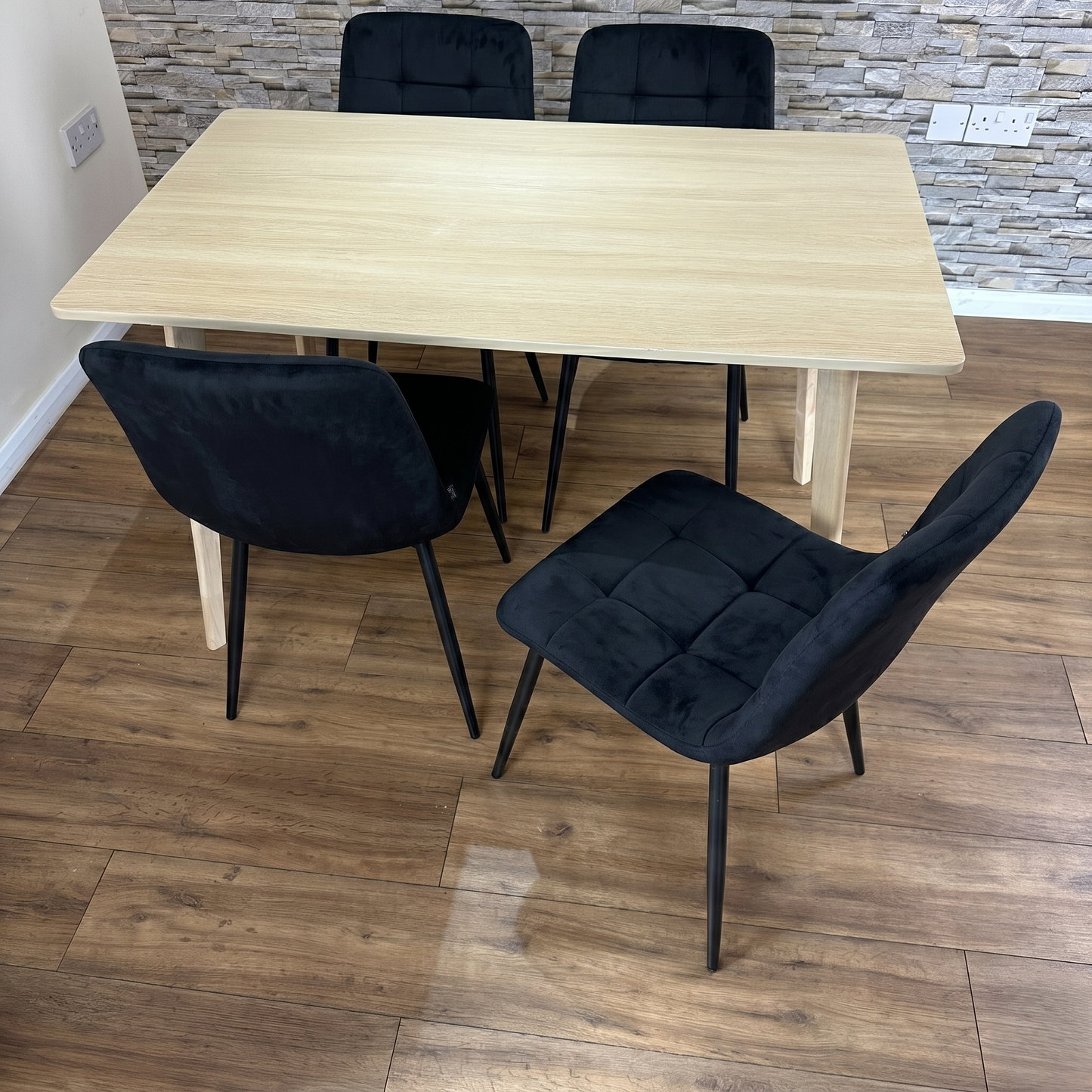 DOUBS Oak Effect Dining Table and 4 Black Velvet Chairs 5-Piece Dining Table Set