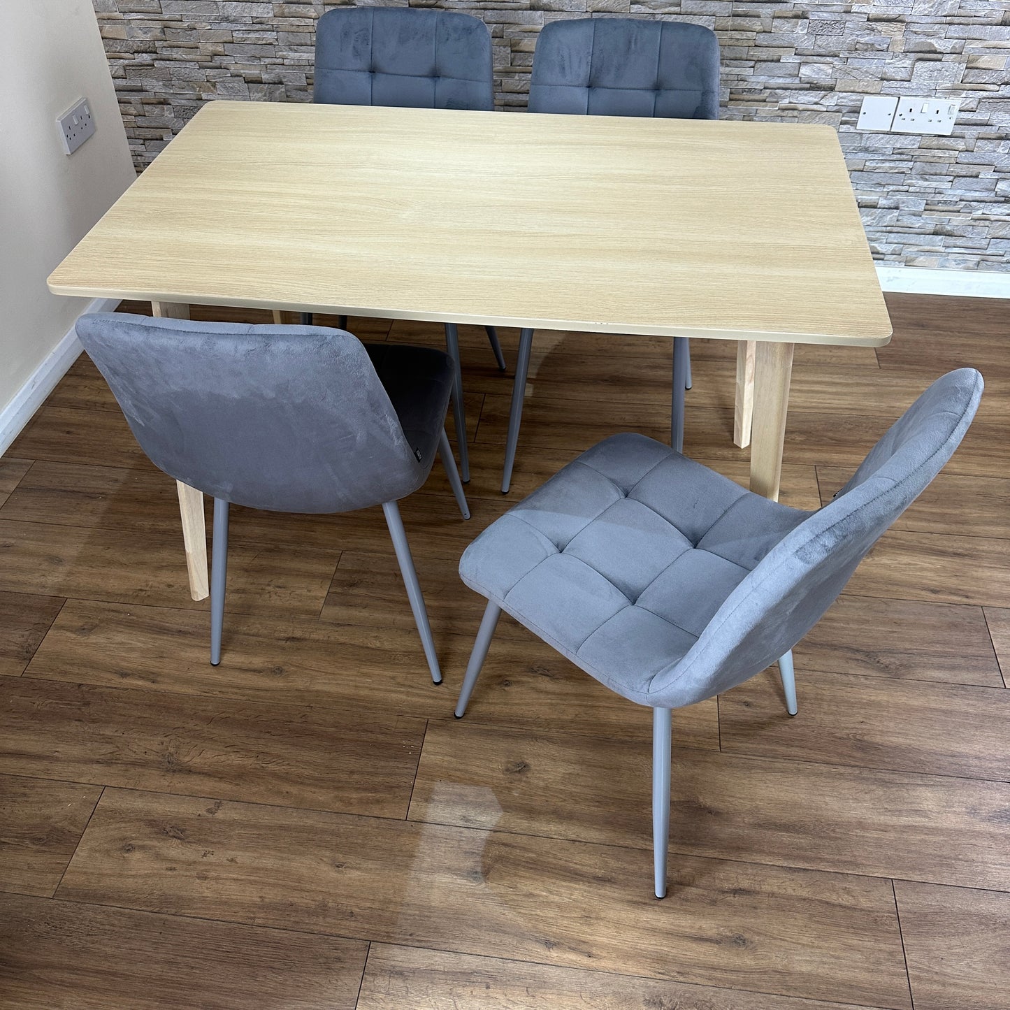 DOUBS Oak Effect Dining Table and 4 Grey Velvet Chairs 5-Piece Dining Table Set