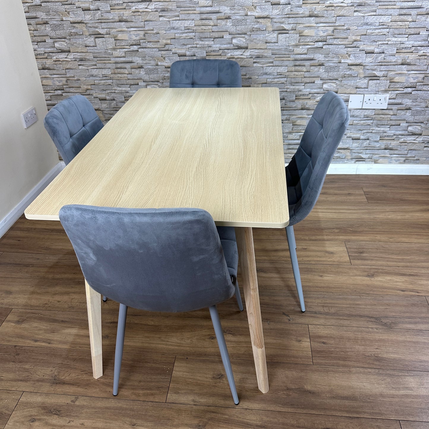 DOUBS Oak Effect Dining Table and 4 Grey Velvet Chairs 5-Piece Dining Table Set