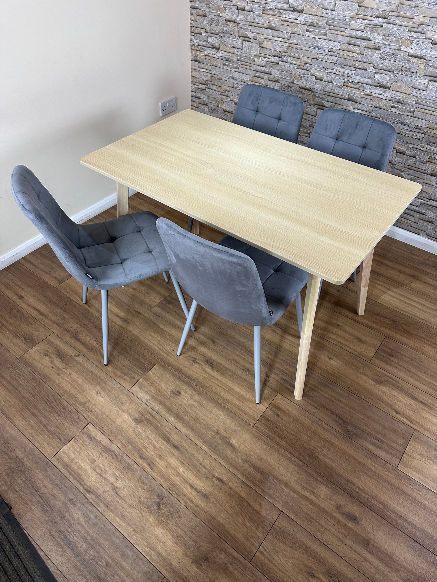 DOUBS Oak Effect Dining Table and 4 Grey Velvet Chairs 5-Piece Dining Table Set