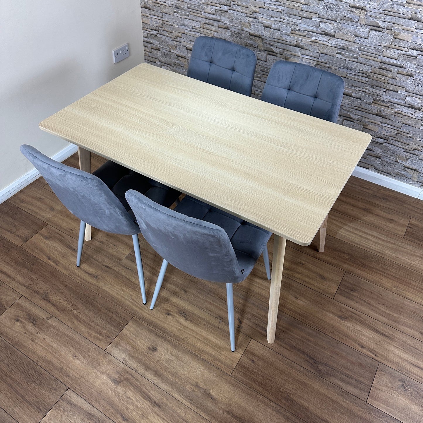 DOUBS Oak Effect Dining Table and 4 Grey Velvet Chairs 5-Piece Dining Table Set